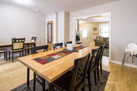 Who says big families can't eat together? Our cozy dining room has space for everyone around the main table and a secondary table for extra guests! #familytogetherness