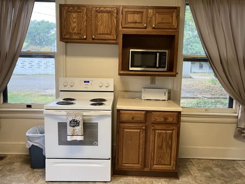 Microwave, oven, stovetop, coffee/tea maker