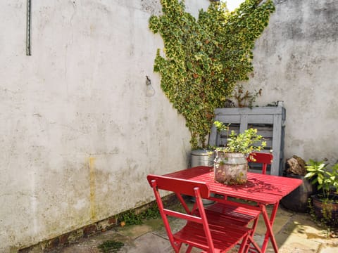 Sitting-out-area | Waterloo Sunset, Crosby, near Liverpool