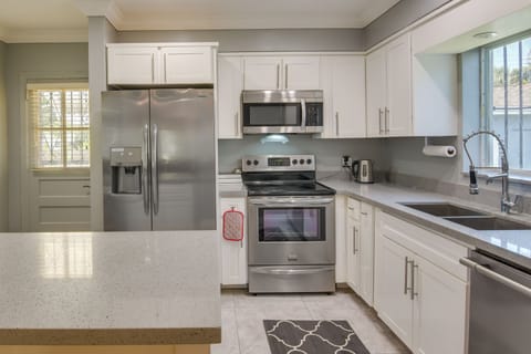 Kitchen | Central A/C | Free WiFi