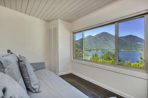 Library room with sofabed