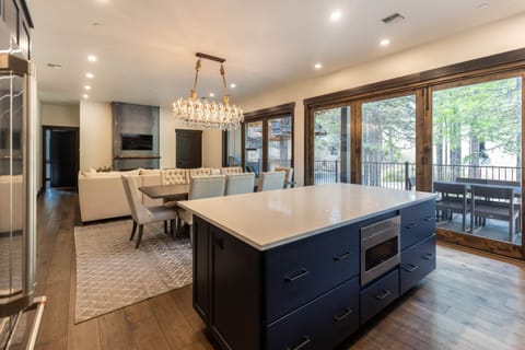 Kitchen Island with dinning table