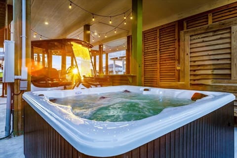 Indoor spa tub