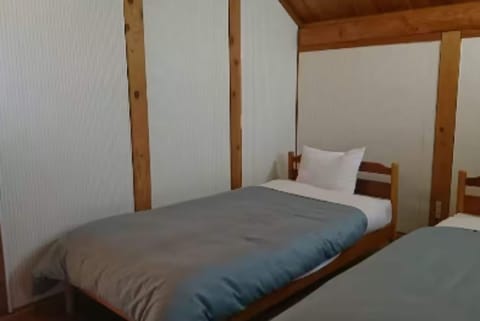 1 bedroom, desk, free WiFi, bed sheets