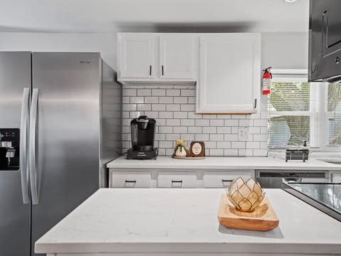 Stovetop, dishwasher, coffee/tea maker, highchair