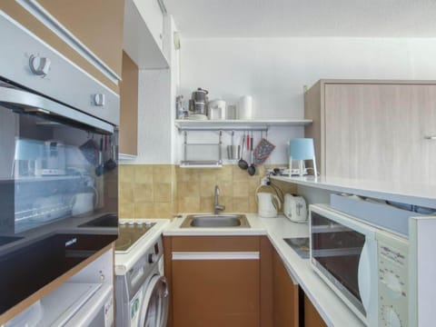 Fridge, microwave, oven, cookware/dishes/utensils