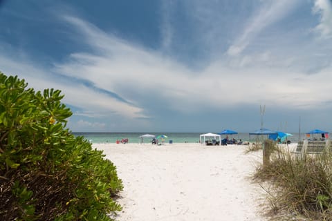 Beach nearby, sun loungers, beach towels