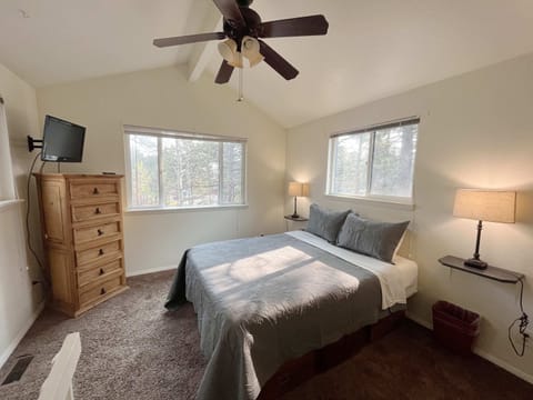 Two Bedroom Cabin Suite Bed & Breakfast Bed and Breakfast in Woodland Park
