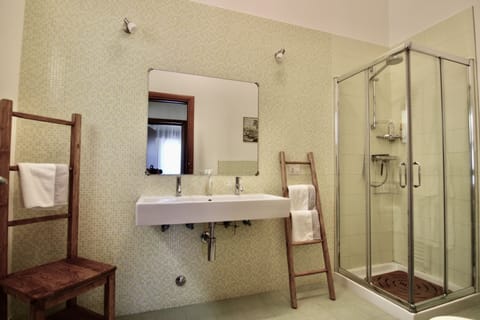 Shower, eco-friendly toiletries, hair dryer, bidet