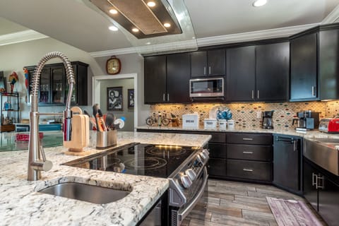 Fully equipped kitchen with granite countertops and stainless steel appliances in your Dauphin Island vacation rental!