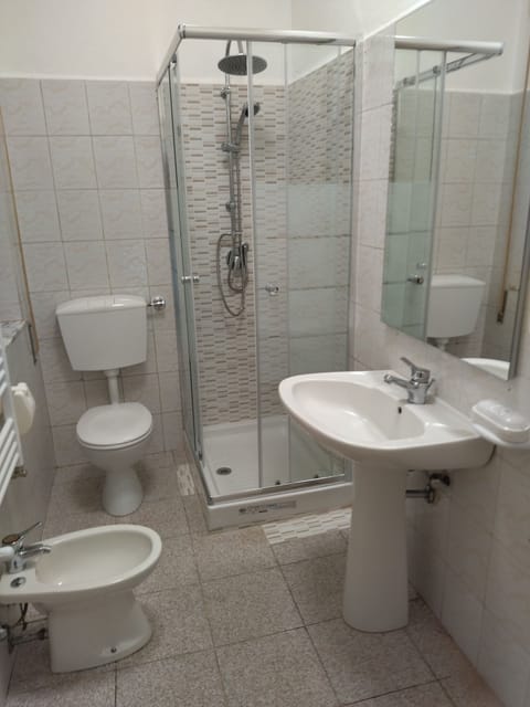 Combined shower/tub, hair dryer, bidet