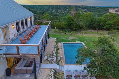Escape to serenity: Our BnB offers a dreamy pool with sun loungers, a picturesque second-story deck, and a grilling area perfect for laid-back gatherings. Your ultimate retreat awaits! ‍♂️ #RelaxandRecharge #HillCountryVibes