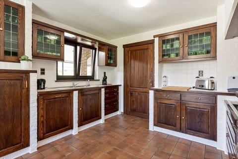 Spacious and fully equipped kitchen