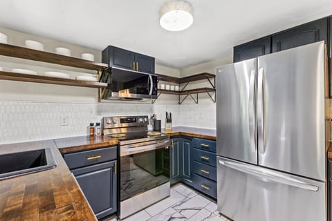 Fridge, oven, stovetop, dishwasher