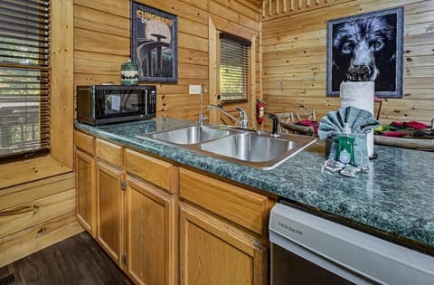 Bear Mountain Hideaway's fully equipped kitchen