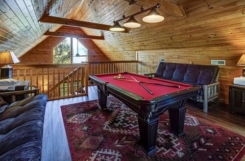 Bear Mountain Hideaway's pool table