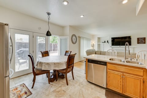 Kitchen | Cooking Basics | Coffee Maker | Paper Towels/Trash Bags Provided