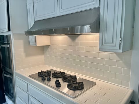 Double Ovens and Four Burner Cooking Area