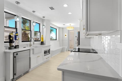 Paradise Pointe Kitchen 2