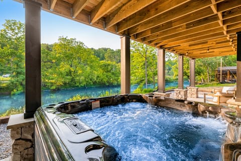 Outdoor spa tub