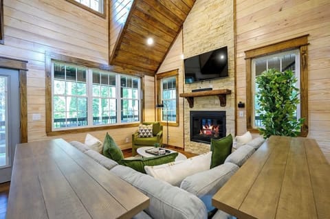 Welcome to Hillside Pines by Boutiq a beautiful and expansive newly-built cabin located on a scenic wooded acre in the desirable vacation destination of Broken Bow, Oklahoma!
| Hillside Pines by Boutiq Luxury Vacation Rentals | Broken Bow, Oklahoma