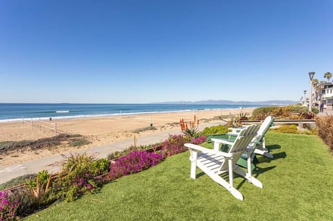 Steps from the sand—this Manhattan Beach home offers unbeatable ocean views and a front-row seat to coastal living.