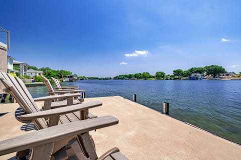 Fantastic location in Kingsland across the lake from Legends Golf Course.