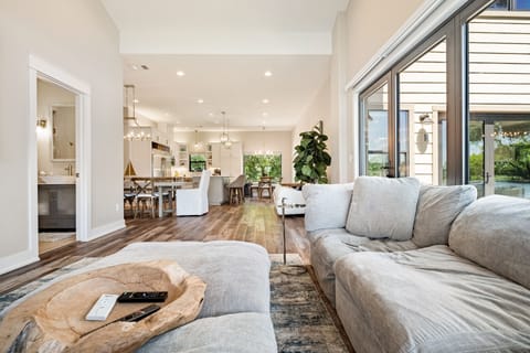 Bright and open main living area!