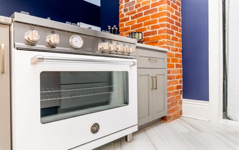 Bertozzani Gas Range