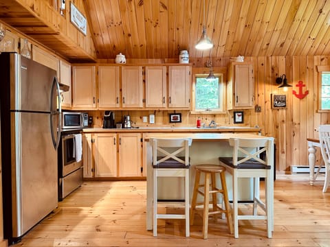 Oven, stovetop, coffee/tea maker, electric kettle