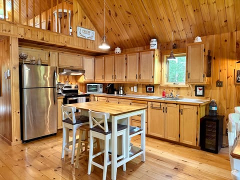 Oven, stovetop, coffee/tea maker, electric kettle