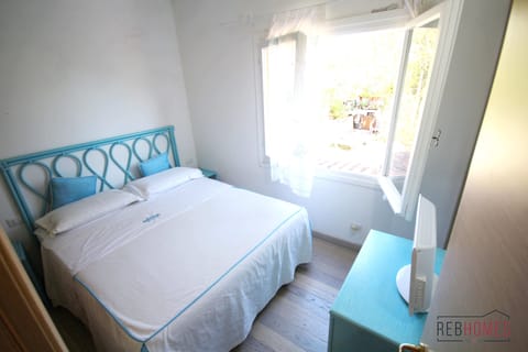 4 bedrooms, iron/ironing board, bed sheets