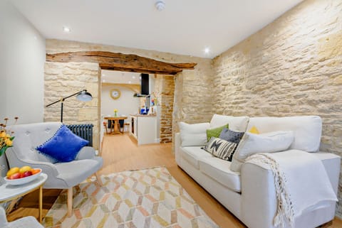 The Old Workshop Sitting Area - StayCotswold