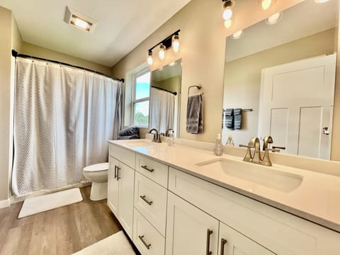 Combined shower/tub, hair dryer, towels, soap