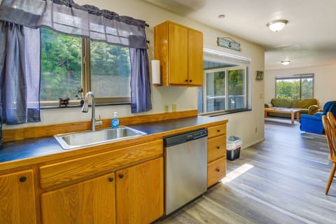 Kitchen | Coffee Maker | Toaster | Blender | Spices