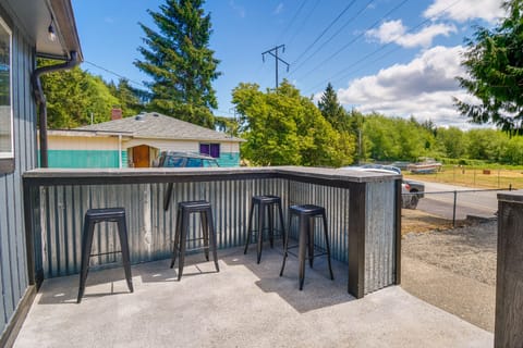 Patio | Flat Top Grill | Bar Seating