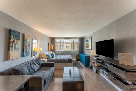 Cedar Lodge Studio #212.