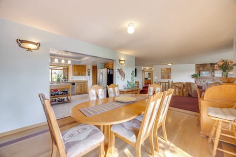 Dining Area | Dishware/Flatware Provided | Main Floor