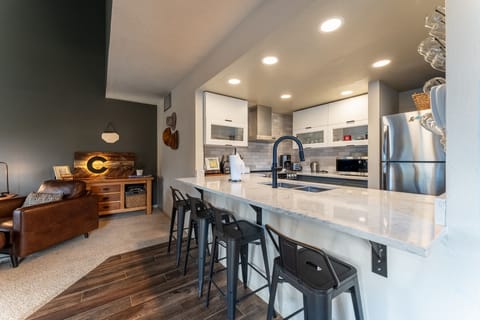 Breakfast bar with seating for four.