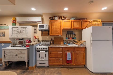 Kitchenette to whip up a delicious meal.