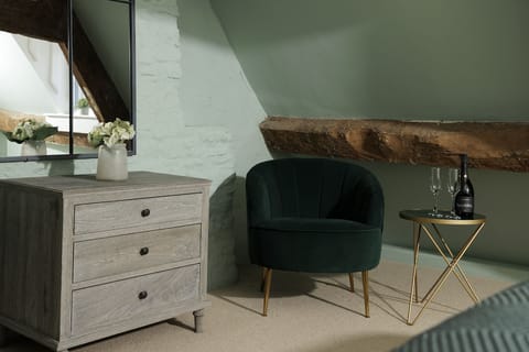 The Bakehouse Master Bedroom - StayCotswold