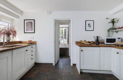 The Bakehouse Kitchen - StayCotswold