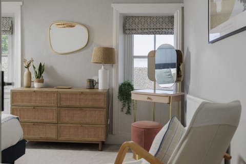 Molls Yard Master Bedroom - StayCotswold