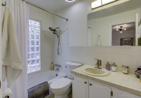 Private Ensuite bathroom