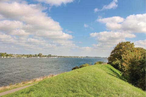 Region [summer] (&gt;5 km)