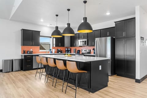 Spacious, well-stocked kitchen that has everything you need!