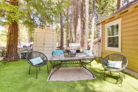 Patio Area | Outdoor Dining | Grill