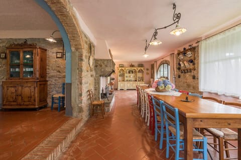 Amenities, Autumn, Dining Room, Room Detail, Spring, Summer