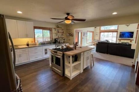 343a95a3 7980 4594 ad38 d7eca5cb7b64