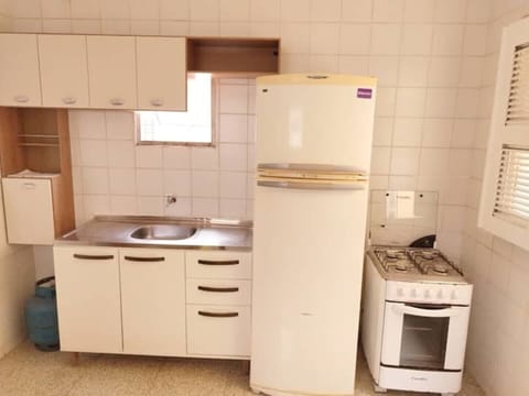 Fridge, oven, stovetop, coffee/tea maker